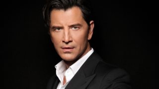 O Σάκης Ρουβάς επέστρεψε στο Instagram - Η οικογενειακή φωτογραφία με τα παιδιά του στα χιόνια