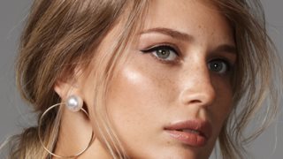 Τα πολύ οικονομικά καλλυντικά που θα ανανεώσουν το νεσεσέρ μας φέτος το φθινόπωρο