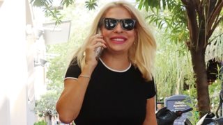 Η Ελένη Μενεγάκη σε σπάνια εμφάνιση στο κέντρο της Αθήνας - Δείτε τις φωτογραφίες