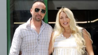 Εξιτήριο για την Κωνσταντίνα Σπυροπούλου από το μαιευτήριο με τον Βασίλη Σταθοκωστόπουλο και τον νεογέννητο γιο τους