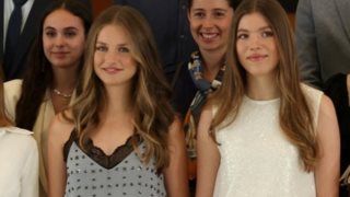 "Γιατί την ντύνουν σαν γιαγιά;": Η κούκλα πριγκίπισσα Λεονόρ και η εντελώς άστοχη εμφάνιση που σχολιάστηκε αρνητικά