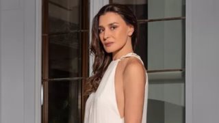 3 λόγοι που η Μαρία Ναυπλιώτου δείχνει (πολύ) νεότερη από την ηλικία της