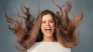 Ξηρά και αφυδατωμένα μαλλιά το καλοκαίρι; Όλα όσα χρειάζεται να ξέρεις