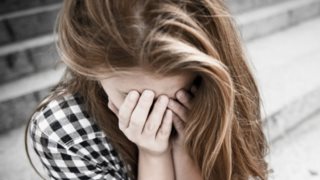 Πώς συνδέεται η κατάθλιψη με τους ανεμβολίαστους