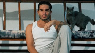 Χρήστος Μάστορας: &quot;Nτροπαλά ευαίσθητα τυπάκια σαν εμένα έψαχναν την αγέλη τους - Nτρεπόμουν να πάω μέχρι το περίπτερο&quot;