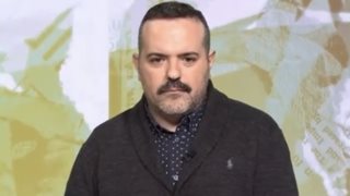 Η κριτική του Κωνσταντίνου Αντωνάτου για την εισβολή του Κασσελάκη στο &quot;Πρωινό&quot;: &quot;Ήταν cringe. Στον Μητσοτακη δεν θα τραβούσαν το παντελόνι για να φανούν οι κάλτσες&quot;