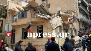 Τραγωδία στον Πειραιά: Ένας νεκρός από κατάρρευση κτιρίου - Ηταν αστυνομικός που έκανε έξτρα μεροκάματο σε οικοδομή