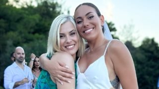 Συγκινεί η Λάουρα Νάργες: &quot;Ξαπλώναμε στη σανίδα και σκεφτόμασταν ονόματα για τα μωράκια μας&quot;