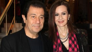 Συγκινημένη η Κάτια Δανδουλάκη πάνω στη σκηνή για τον θάνατο του Δάνη Κατρανίδη - Βίντεο