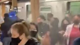 Πυροβολισμοί στη Νέα Υόρκη: Η στιγμή της επίθεσης στο μετρό - Τρέχουν ουρλιάζοντας οι επιβάτες