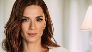 Νέο look για τη Βάσω Λασκαράκη: "Με σταματάνε στο δρόμο και με ρωτάνε τι χρώμα βαφής χρησιμοποιώ"