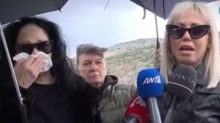 Συντετριμμένες η μητέρα και η αδελφή του Νίκου Φλωρινιώτη στο μνημόσυνο για τους τρεις μήνες από τον θάνατό του