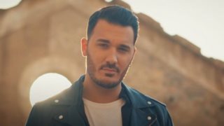 Tο νέο τραγούδι του Βασίλη Οικονόμου &quot;Αν ήσουν στη θέση μου&quot; μόλις κυκλοφόρησε