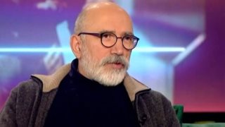 Ο Χάρης Γρηγορόπουλος σε αμηχανία για την απομάκρυνση Πολυδερόπουλου &amp; Κατσαφάδου απ’ την παράσταση που συμμετέχει