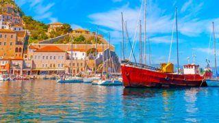 Τα κοσμικά νησιά του καλοκαιριού