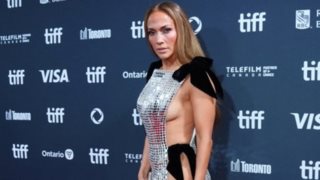 Τζένιφερ Λόπεζ: Το αποκαλυπτικό φόρεμα στο Τορόντο - "Δες τι έχασες", η ατάκα των ΜΜΕ για τον Μπεν Άφλεκ