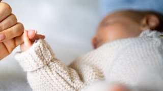 Τραγωδία στην Πάτρα: Βρήκαν νεκρό το 2,5 μηνών βρέφος τους - Γνωστή επιχειρηματική οικογένεια