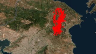 Φωτιά στην Αττική | Πύρινο μέτωπο 30 χιλιομέτρων, σοκάρουν οι δορυφορικές φωτογραφίες της NASA