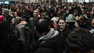 Ωρες αγωνίας στη Σαντορίνη: Νέος σεισμός 4,9 Ρίχτερ τα ξημερώματα - Το αδιαχώρητο στo λιμάνι του νησιού