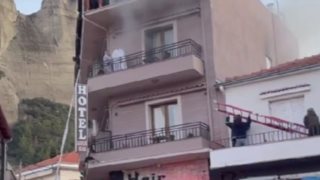 Φωτιά σε ξενοδοχείο στην Καλαμπάκα: Νεκρός ο άνδρας που πήδηξε από το μπαλκόνι [εικόνες-βίντεο]