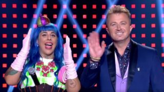 J2US | Super Κική &amp; Γιώργος Βελισσάρης "αναστατώνονται" on stage - Η επική ατάκα που είπε για τις συμπαίκτριές της