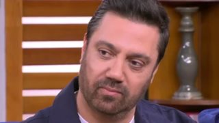 Ο Γιώργος Θεοφάνους μιλά για όλα: Τα τηλεοπτικά σχέδια, η συνεργασία-έκπληξη, οι καβγάδες με τους τραγουδιστές, οι νύχτες στα καταφύγια &amp; το δώρο που τον συγκίνησε