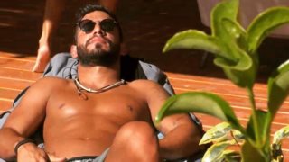 Ο Γρηγόρης του Big Brother στο κρεβάτι μόνο με το εσώρουχο!