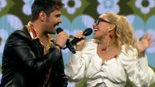 J2US | &quot;Είσαι μάγκας, σούπερ μάγκας&quot; και Κατσαΐτη- Τσαλίκης σε μια επική εμφάνιση!