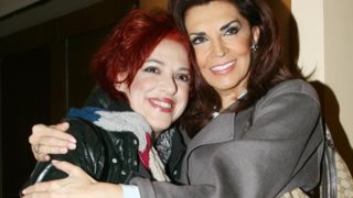 30 χρόνια πριν, η Μιμή Ντενίση, ο Γρηγόρης Βαλτινός και η Ελένη Ράντου έβγαλαν την πιο γλυκιά "οικογενειακή" φωτογραφία