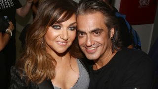 Ο Διονύσης Σχοινάς φωτογραφίζει την Καίτη Γαρμπή στην πισίνα δίχως ίχνος μακιγιάζ