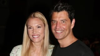 32 χρόνια πριν: Βίκυ Καγιά και Σάκης Ρουβάς ποζάρουν αγκαλιά - Εκείνος ήταν 20 κι εκείνη 14