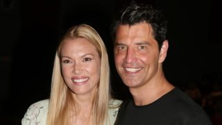 32 χρόνια πριν: Βίκυ Καγιά και Σάκης Ρουβάς ποζάρουν αγκαλιά - Εκείνος ήταν 20 κι εκείνη 14