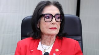 Το συγκινητικό &quot;αντίο&quot; της Νανάς Μούσχουρη στον Alain Delon