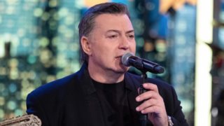 Ποιος τραγουδιστής αποκάλυψε ότι αρχικά απέρριψε το "Είμαι σε κατάσταση έκτακτου ανάγκης"