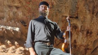 &quot;Σασμός&quot; | Ακούστε το νέο τραγούδι της σειράς με τίτλο &quot;Η Μάνα&quot;