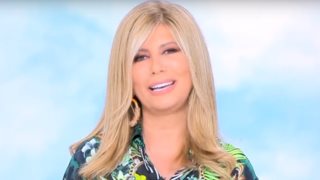 Συγκινημένη η Ζήνα Κουτσελίνη στο φινάλε της εκπομπής: &quot;Οι φωτεινές αγκαλιές σας με κάνουν να κοιμάμαι ήσυχη&quot;