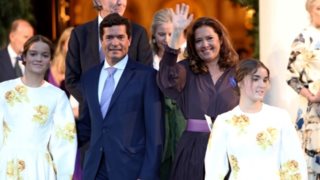 Επέτειος γάμου και γενέθλια για την Αλεξία: Η ζωή στο "Νησί της Αιώνιας Άνοιξης" με τον σύζυγο και τα 4 παιδιά τους