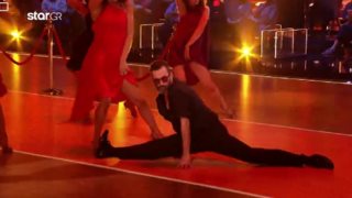 DWTS | Μάγεψε ο Άγγελος Μπράτης κάνοντας σπαγγάτο στο ballroom - Δείτε την εμφάνισή του