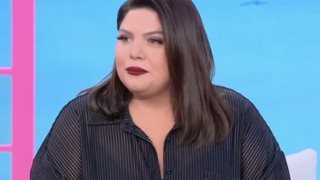 Δανάη Μπάρκα: "Πόσο καιρό λέω εγώ ότι αυτό το βρωμόσκυλο θέλει εκπαίδευση;"