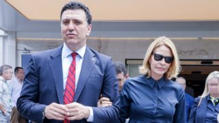 Ευρωεκλογές 2024 | Ψήφισε ο Βασίλης Κικίλιας - Στο πλευρό του η Τζένη Μπαλατσινού