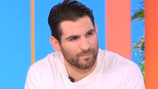 Συγκλονίζει ο Ετεοκλής Παύλου: &quot;Ο πατέρας μου πέθανε στα χέρια μου όταν ήμουν επτά χρονών&quot;