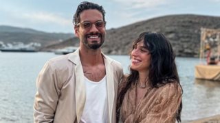 Γιώργος Καράβας &amp; Ραφαέλα Ψαρρού σε τρυφερά στιγμιότυπα με φόντο το ηλιοβασίλεμα