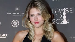 Η Old Hollywood εμφάνιση της Κλέλιας Ανδριολάτου με μαύρο maxi φόρεμα στα Βραβεία Ίρις 2024