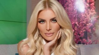 Αγιασμός στο πλατό της εκπομπής "Super Κατερίνα" λίγες ημέρες πριν τη πρεμιέρα