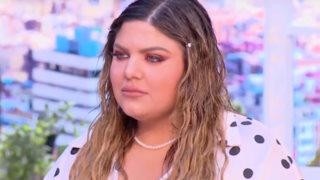 Δανάη Μπάρκα: "Μην γκουγκλάρεις το όνομά μου αυτό τον καιρό, βγάζει κάτι φίλους μου"