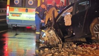 Σοβαρό τροχαίο με δύο τραυματίες στη Λ. Βουλιαγμένης - Μεγάλο μποτιλιάρισμα στο σημείο [βίντεο]