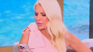 Η στιγμή που η Ελένη Μενεγάκη λαμβάνει on air μήνυμα του 112 - Η αντίδραση της παρουσιάστριας