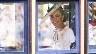 Το &quot;game face&quot; της Κέιτ Μίντλετον: Οι στιγμές που προσπαθούσε να φανεί χαλαρή αλλά δεν ένιωθε άνετα