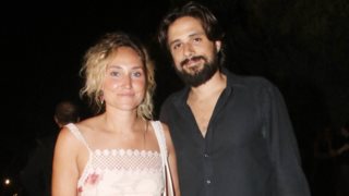 Ο Γιάννης Νιάρρος ανακοίνωσε ότι παντρεύεται με τη Χαρά Μάτα Γιαννάτου