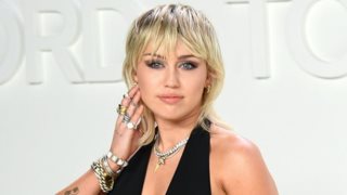 Miley Cyrus | To πιο δημοφιλές τραγούδι του 2023 &quot;Flowers&quot; κρύβει την προσωπική της πικρή ιστορία απιστίας